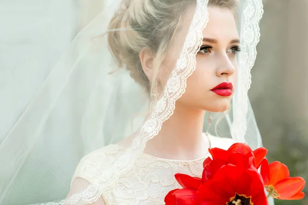 Retrato Noiva Jovem Com Maquiagem Nupcial Casamento Profissional Estilo Cabelo — Fotografia de Stock