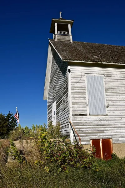 Eski Bir Kırsal Bir Oda Okul Binasında Kapatılmış Tarım Dönüm — Stok fotoğraf