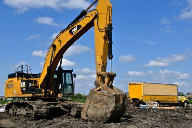 Moorhead, Minnesota, 21 Temmuz 2018: 1925 yılında kurulan büyük kova Cat Caterpillar Inc., tasarımlar, bir Amerikan şirketi olduğunu 349e gelişir, mühendisleri, üreten, pazarlar ve makine, motorları ve finansal ürünler satıyor 
