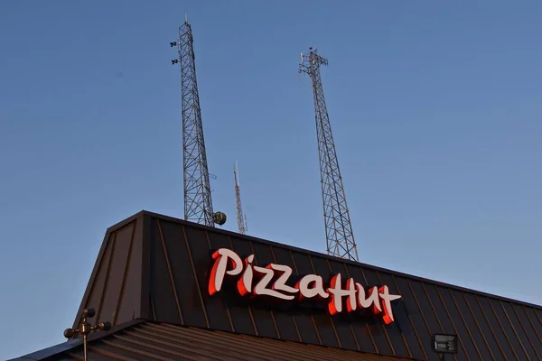 Бісмарк Північна Дакота Серпня 2018 Pizza Hut Вивісок Представляє Американський — стокове фото