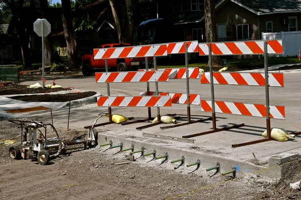 Warning Barricade End Newly Paved Street Separates New Unfinished Residential — Stock Photo, Image