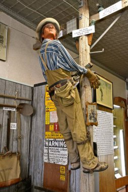 Bonanzaville, Kuzey Dakota, 17 Ağustos 2018: Direğe tırmanma bir yan hakem bir manken görüntüsünü her Ağustos Bonanzaville düzenlenen görüntülenen duringpioneer günüdür.