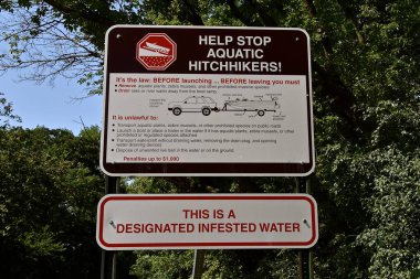 İşareti uyarı boaters sorunu su otostopçu ve su istilası hakkında yayınlanan