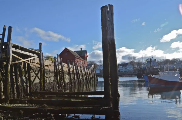 Une Cabane Pêche Trouve Dessus Mer Retient Murs Jetées Échelles — Photo