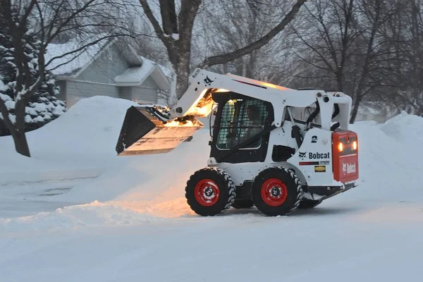 Moorhead Minnesota February 2019 S650 Bobcat Skid Steer Removing Driveway — Stock Photo, Image