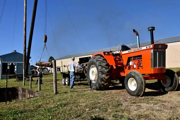 Rollag Штат Міннесота Вересня 2018 Волонтером Невідомі Добровольців Піднімати Колоди — стокове фото