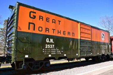 St. Cloud, Minnesota, 19 Nisan 2019: The Great Northern Railway, St.Paul Mn'den Seattle Wa'ya logo olarak dağ keçisi taşıyan bir trenle giden James J. Hill'in bir eseriydi..