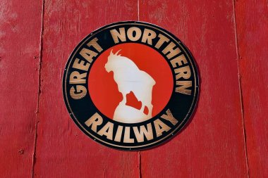 St. Cloud, Minnesota, 19 Nisan 2019: The Great Northern Railway, St.Paul Mn'den Seattle Wa'ya logo olarak dağ keçisi taşıyan bir trenle giden James J. Hill'in bir eseriydi..