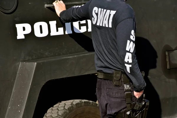 Member Swat Stands Police Vehicle — Stock Photo, Image