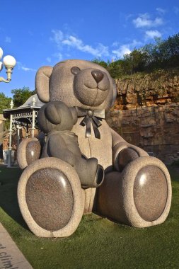 Stillwater, Minnesota, 24 Mayıs 2019: Kaya heykeltıraş Teddy Bear Park bulunan bir Teddy Bear, Stillwater Park District tarafından işletilen.