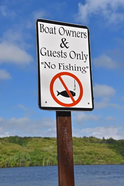 Ein Schild See Warnt Vor Fischverbot — Stockfoto