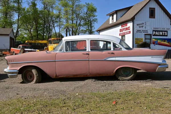 Lake Park Μινεσότα Μαΐου 2019 Παλιό Ροζ Αυτοκίνητο Που Αναφέρεται — Φωτογραφία Αρχείου