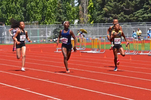 Fargo North Dakota July 2019 Young Female Runner Finish 400 — стоковое фото