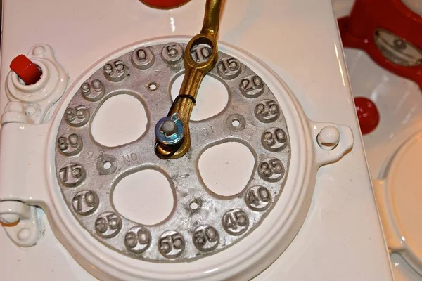 Una Calculadora Tiempo Antiguo Múltiplos Utilizados Para Medir Los Galones — Foto de Stock