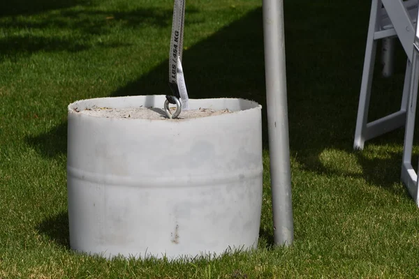 Une Énorme Baignoire Lourde Béton Servant Poids Ancrage Pour Empêcher — Photo