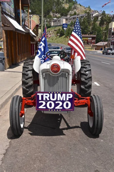 Keystone Güney Dakota Haziran 2020 Eski Yenilenmiş Ford Traktör Reklamı — Stok fotoğraf