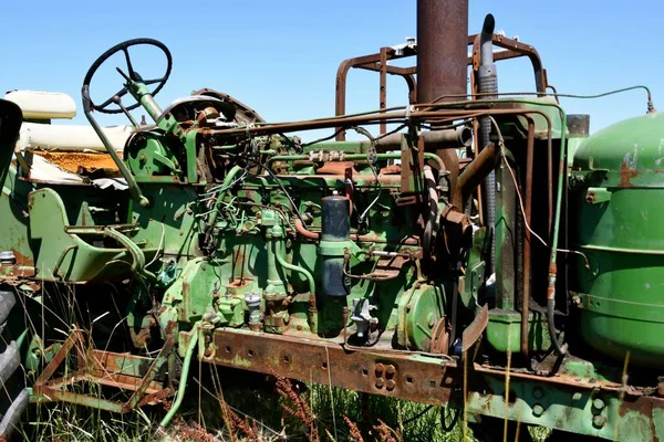 Видалення Бічних Панелей Трактора Забезпечує Вид Деталей Необхідних Роботи Машини — стокове фото