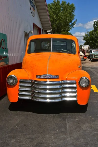 Lake Park Minnesota 2020 Július Felújított Narancssárga Pickup Egy Chevrolet — Stock Fotó