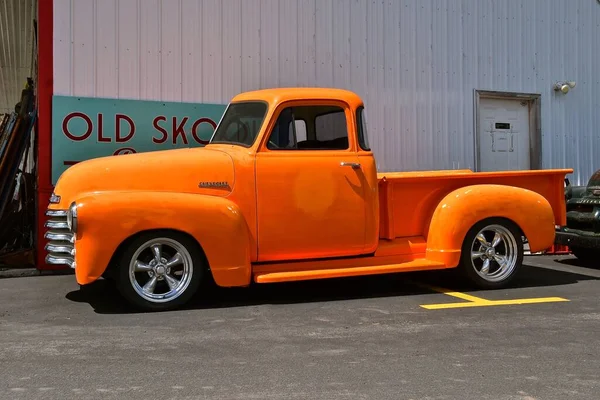 Lake Park Minnesota Ιουλίου 2020 Ανακαινισμένο Pickup Βαμμένο Πορτοκαλί Είναι — Φωτογραφία Αρχείου