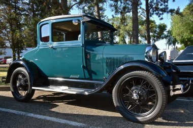 BISMARCK, NORTH DAKOTA, 1 Ağustos 2020: Bismarck 'taki Başkent A' fair bu 1928 model A Coupe 'nin sergilendiği Fords and Mustangs otomobil fuarı