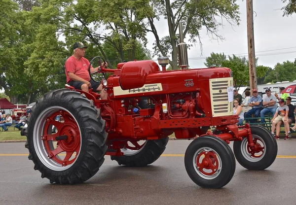 Huron Dakota Del Sur Agosto 2020 Tractor Farmall 450 Restaurado — Foto de Stock