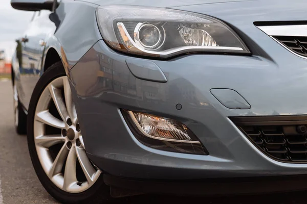 Close View Front Headlight Grey Car — Stock Photo, Image