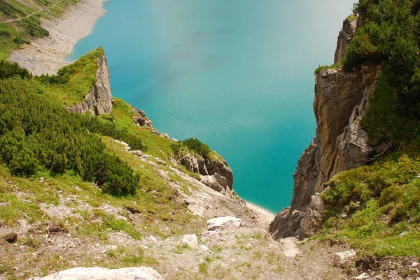 Malerischer Blick Auf Den Bergsee Mit Ruhigem Wasser — Stockfoto