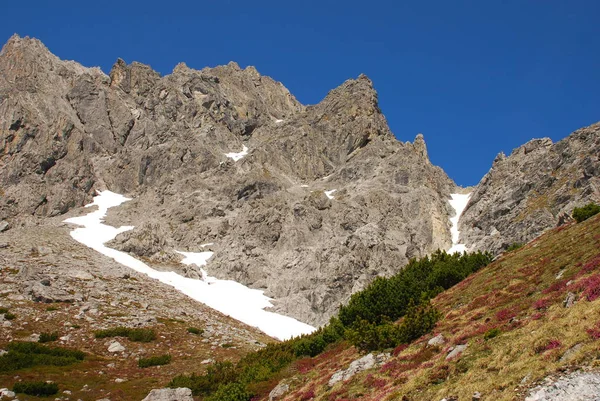 Vue Panoramique Des Pentes Rocheuses Couvertes Neige — Photo