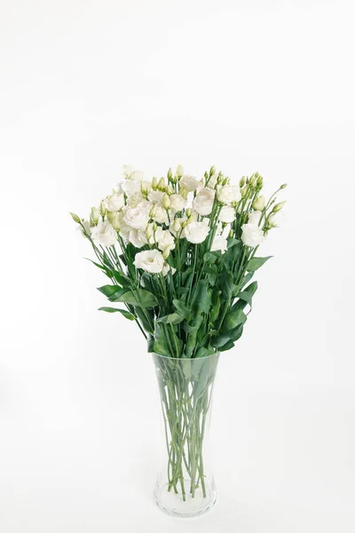 Gran Ramo Fresco Eustoma Blanco Aislado Sobre Fondo Blanco — Foto de Stock