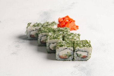 Geleneksel Japon Suşi zencefil ile taş zemin üzerine alır.