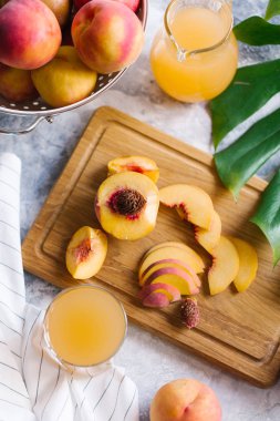 Taze Şeftali meyve desenli taş zemin üzerine