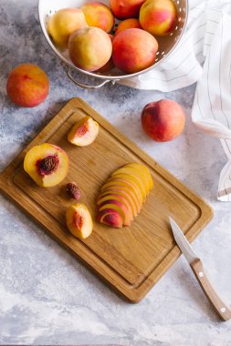 Taze Şeftali meyve desenli taş zemin üzerine