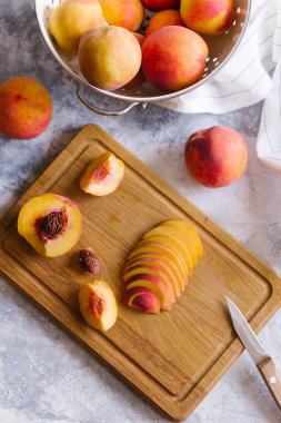 Taze Şeftali meyve desenli taş zemin üzerine