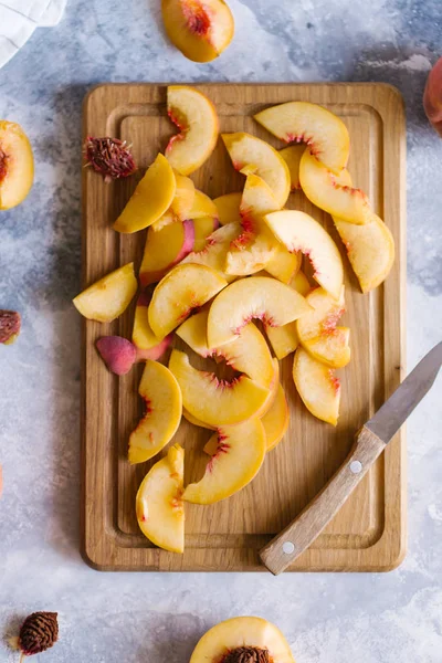 Taze Şeftali meyve desenli taş zemin üzerine