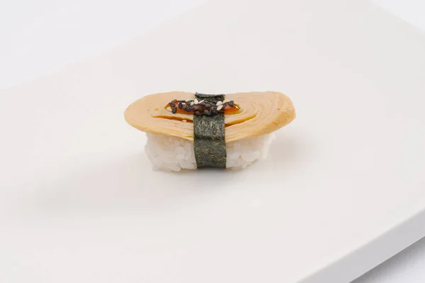 Sushi Sur Assiette Blanche Cuisine Traditionnelle Asiatique — Photo