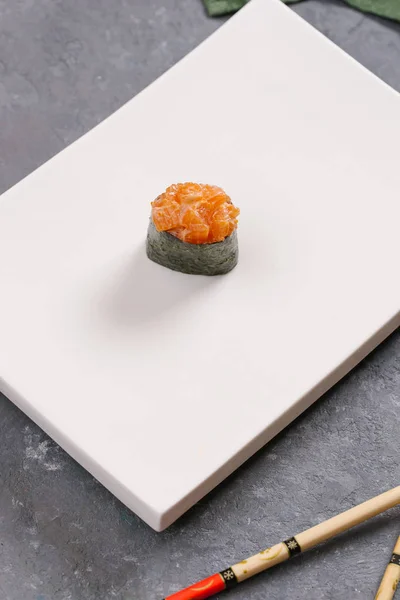 Sushi Piatto Bianco Cucina Tradizionale Asiatica — Foto Stock