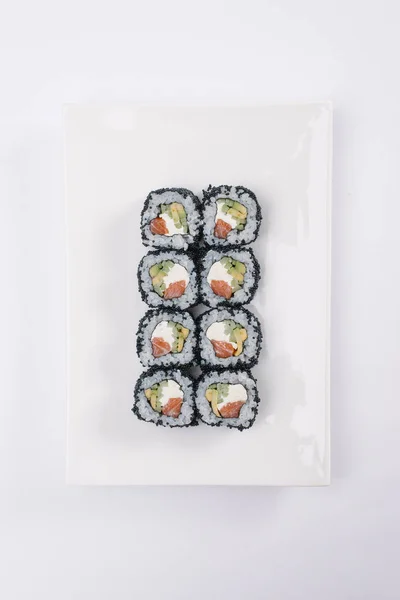 Rolos Sushi Japoneses Tradicionais Fundo Branco — Fotografia de Stock