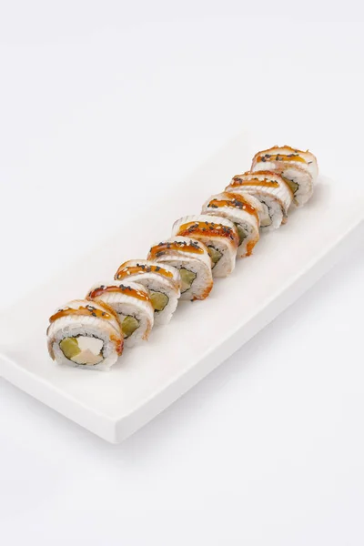 Rolos Sushi Japoneses Tradicionais Fundo Branco — Fotografia de Stock