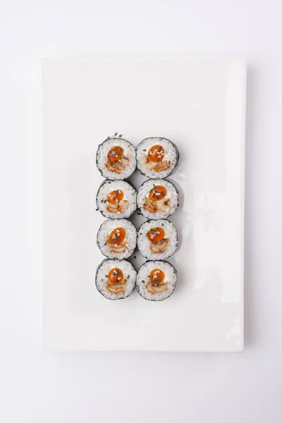 Rollos Sushi Japoneses Tradicionales Sobre Fondo Blanco —  Fotos de Stock