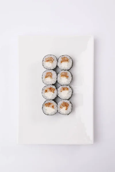 Tradycyjne Japońskie Sushi Rolls Białym Tle — Zdjęcie stockowe