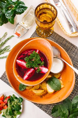 Pancar ve yumurta adet ev yapımı soğuk çorba 