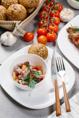 lezzetli ev yapımı salata görünümünü kapat