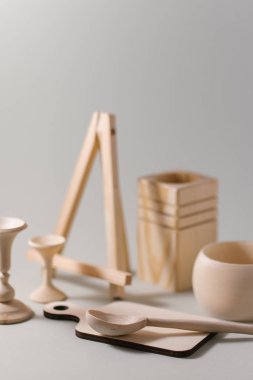 El yapımı ahşap çatal bakış ışık zemin üzerinde kapatın