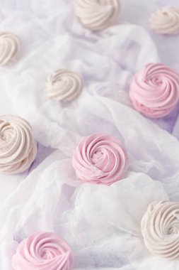 tatlı pembe ve beyaz ev yapımı hatmi görünümünü kapat