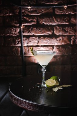 alkol ile kireç kokteyl görünümünü kapat