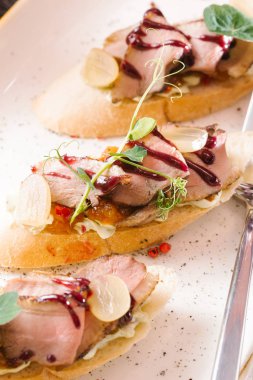 bruschettas et ve sos ile görünümünü kapat