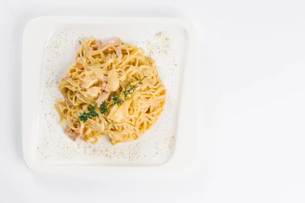 Espaguete Com Carne Prato Branco — Fotografia de Stock