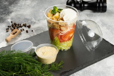 lezzetli yemekler plastik cam görünümünü kapat