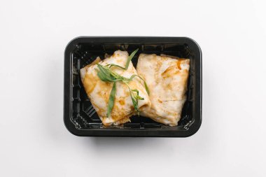 Doldurulmuş Krep kutusunda doğru beslenme beyaz arka plan üzerinde yukarıdan