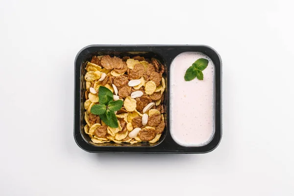 Ansicht Der Richtigen Ernährung Mit Joghurt Und Cornflakes Schachtel Auf — Stockfoto